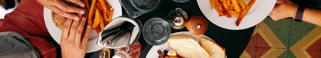 صورة قائمة طعام كنتاكي مع أسعار الوجبات الفردية والعائلية في السعودية