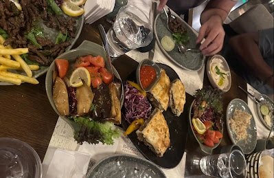 Balcony 99 – جلسات راقية وأطباق مصرية في مطعم مصري بالرياض