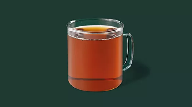 كافيه لاتيه ساخن بحجم وسط من ستاربكس، مثالي للفطور أو بعد الظهر