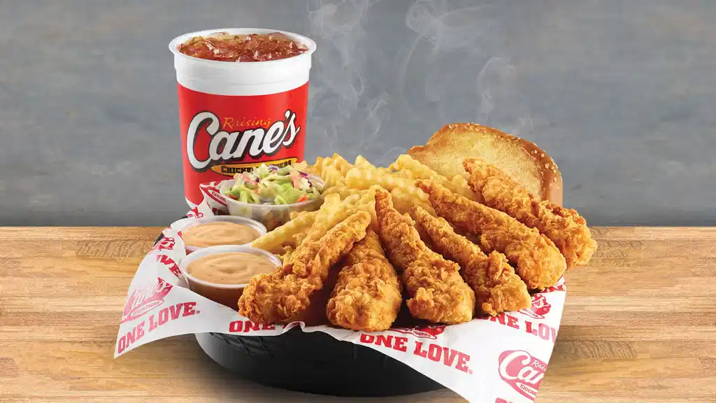 ساندويتش فيليه كينز الطازج مع صوص كينز المميز والخبز المحمص