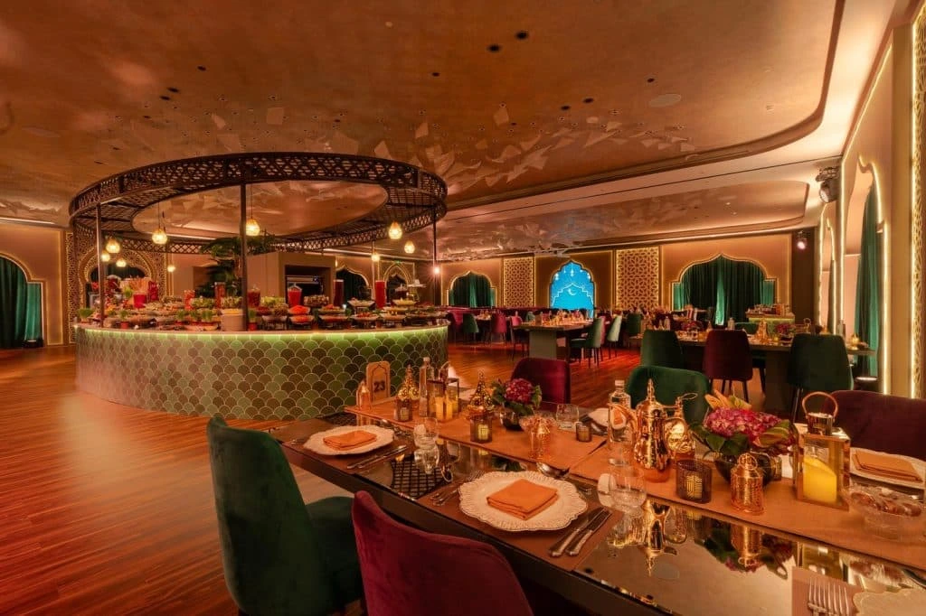 تجربة بوفيه إفطار رمضان شامل مع حلويات ومشروبات صحية