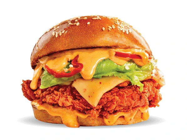 صورة بانر برغرايززر منيو 2026 تُظهر برجر لحم ودجاج طازج مع بطاطس ومشروبات، تعكس جودة المكونات وتنوع الوجبات في السعودية