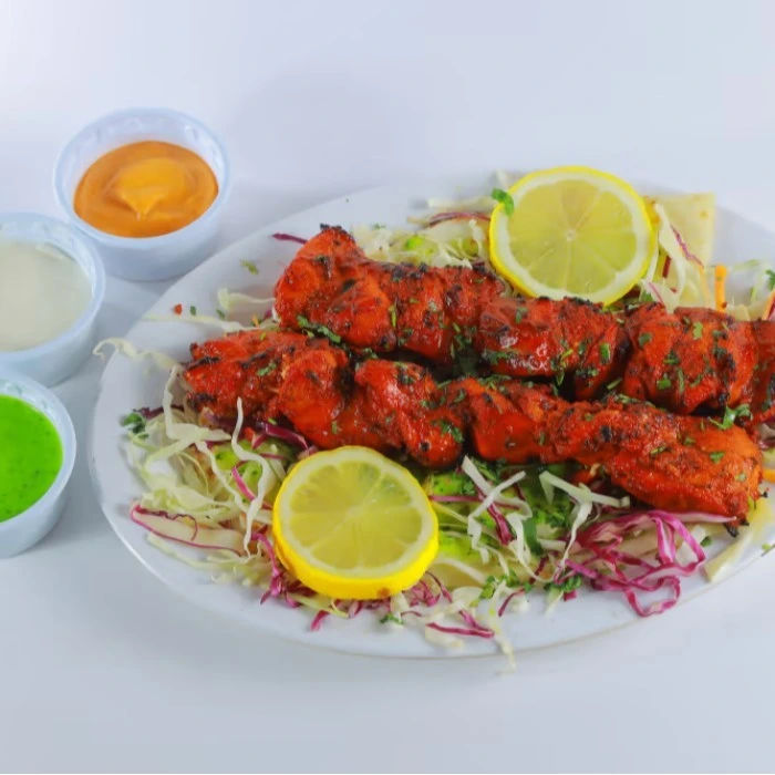 دجاج تندوري: دجاج تندوري مشوي مطعم رويال الذهبية