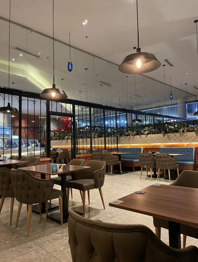 مطعم مشراق الرياض - جلسات عائلية، أطباق فطور شرقي، مشاوي وحلويات لذيذة في أجواء هادئة