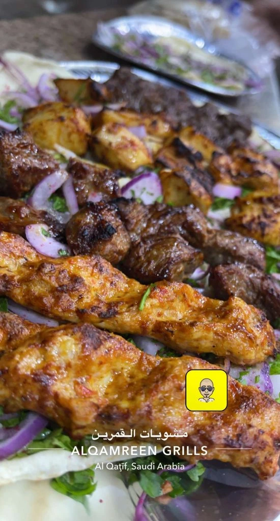 طبق مشكل مشويات من مطعم القمرين مع لحم ودجاج مشوي