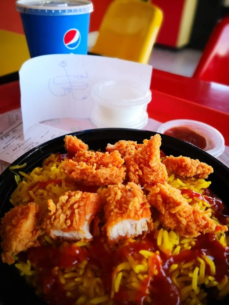 مطعم ماكس فود في السعودية يقدم وجبات بروست وبرجر متنوعة بأسعار مناسبة