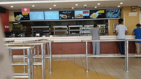 ساندويتش بيج بيك الطازج مع خبز مقرمش وصلصة ثوم