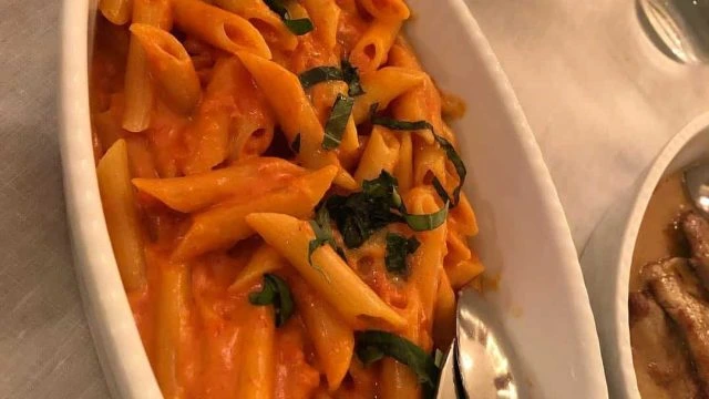 طبق Carpaccio alla Cipriani الأصلي في مطعم شيبرياني الإيطالي